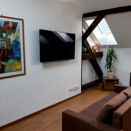 Historic Attic Old Town Apartamento *