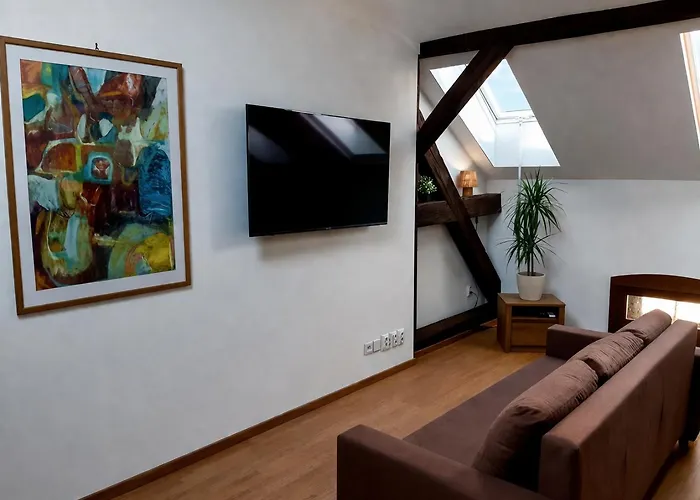 Historic Attic Old Town Apartman *
